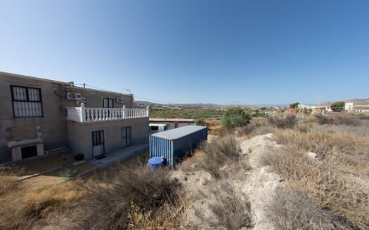 CORTIJO IN ARBOLEAS AREA