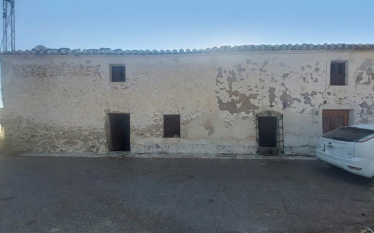 CORTIJO IN ARBOLEAS AREA
