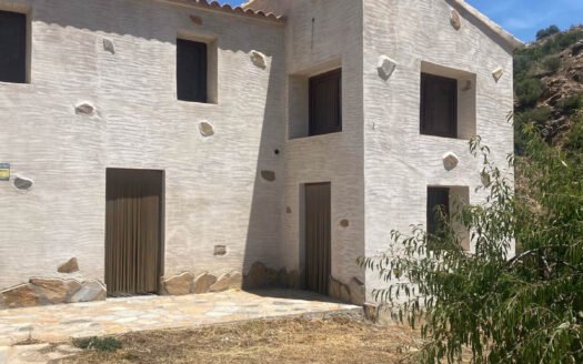 CORTIJO IN LUBRÍN AREA