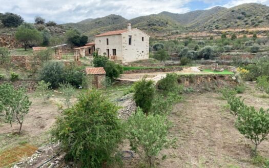 CORTIJO IN LUBRÍN AREA