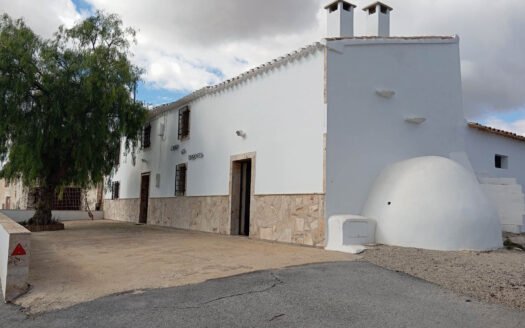 CORTIJO IN THE VÉLEZ-RUBIO AREA