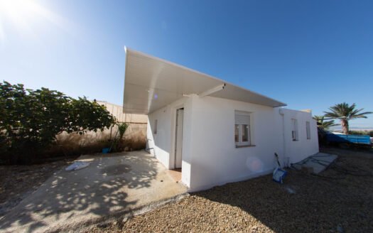HOUSE IN THE CUEVAS DEL ALMANZORA AREA