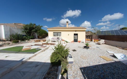 CORTIJO IN ZUIRGENA AREA
