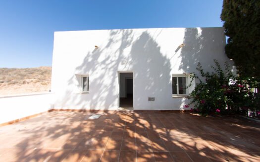 RENOVATED CORTIJO IN THE CANTORIA AREA