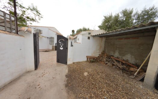 HOUSE IN THE CANTORIA AREA