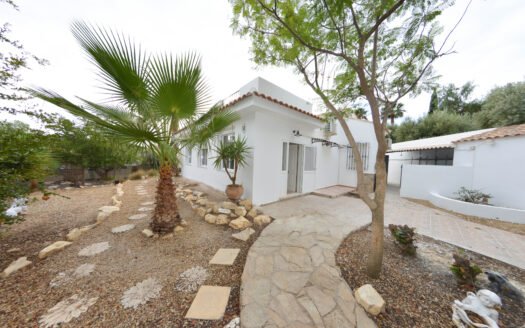 HOUSE IN THE CANTORIA AREA