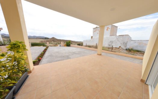 MODERN HOUSE IN THE CUEVAS DEL ALMANZORA AREA